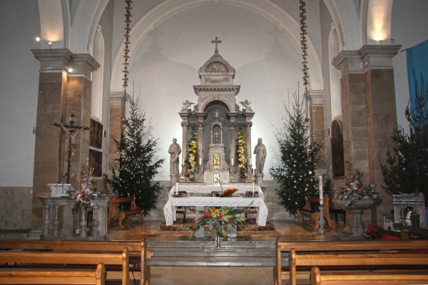 Glavni oltar u crkvi svetog Stjepana