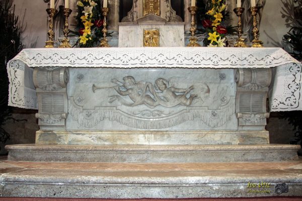 Glavni oltar u crkvi svetog Stjepana Prvomučenika