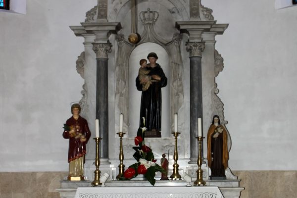 Oltar svetoga Ante u župnoj crkvi