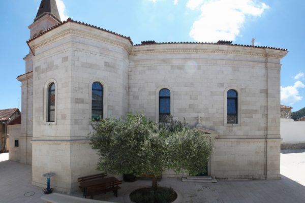 Župna crkva – bočno