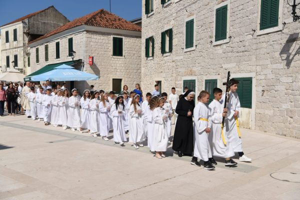 d2c9528a-4b35-427b-be30-2f514859d770