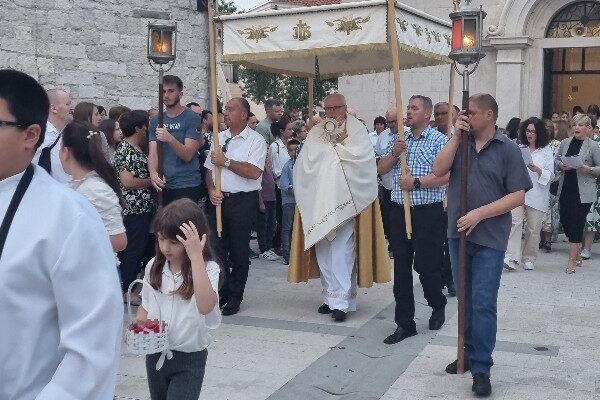 20240530_200759_copy_600x800