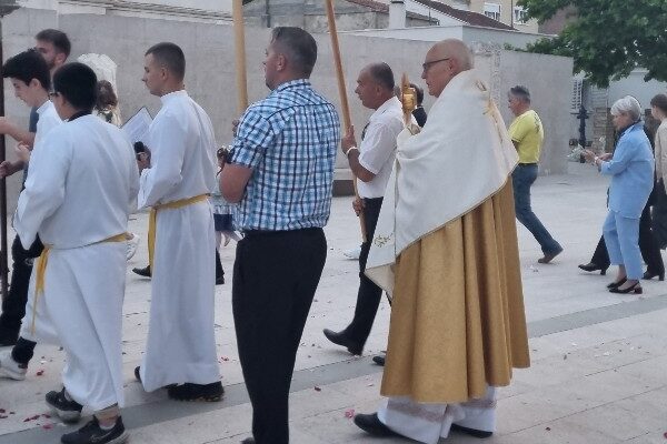 20240530_201000_copy_600x800