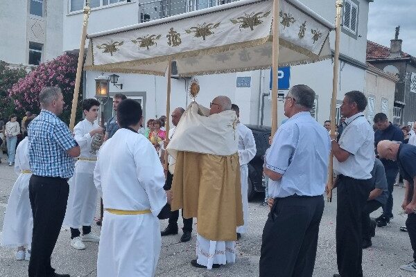 20240530_201550_copy_600x800