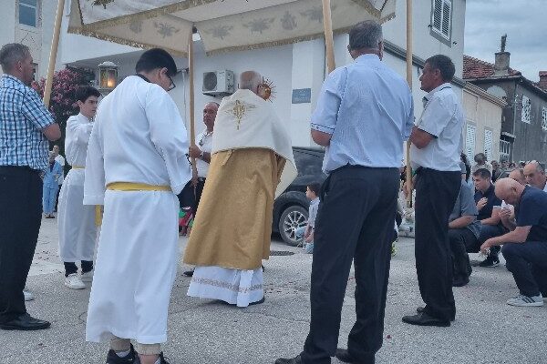 20240530_201557_copy_600x800