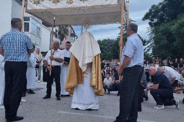 20240530_202508_copy_600x800