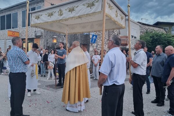 20240530_202756_copy_600x450