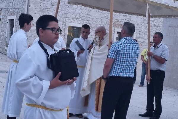 20240530_203610_copy_600x800