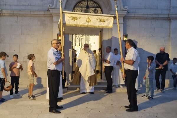 20240530_204032_copy_600x800