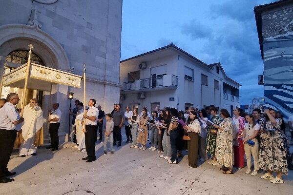 20240530_204044_copy_600x450