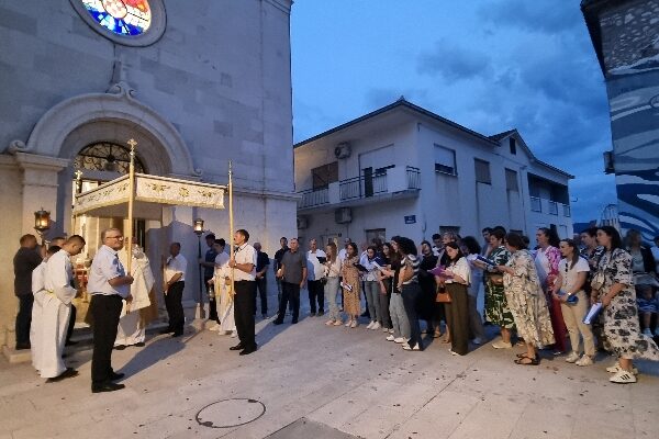 20240530_204115_copy_600x450